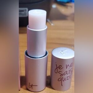 IT Cosmetics JE NE SAIS QUOI HYDRATING LIP BALM TREATMENT - Your Perfect…
